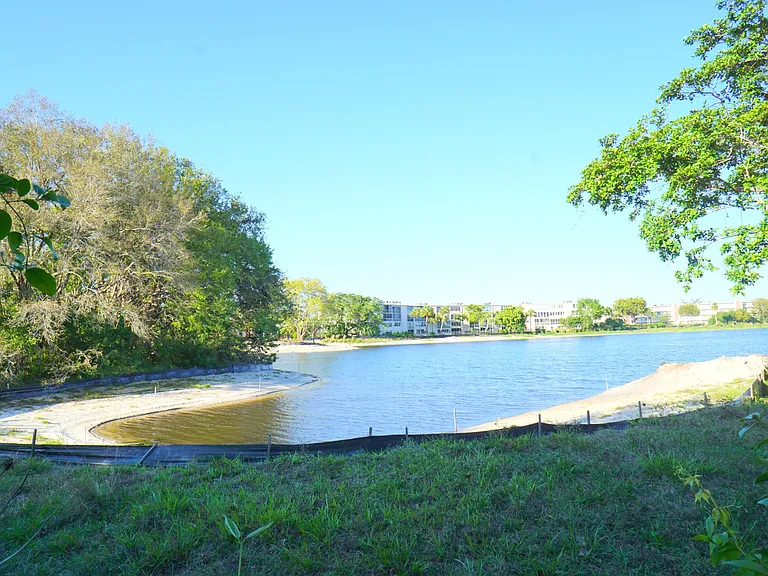401 Southampton Dr #A-401 — Photo 32