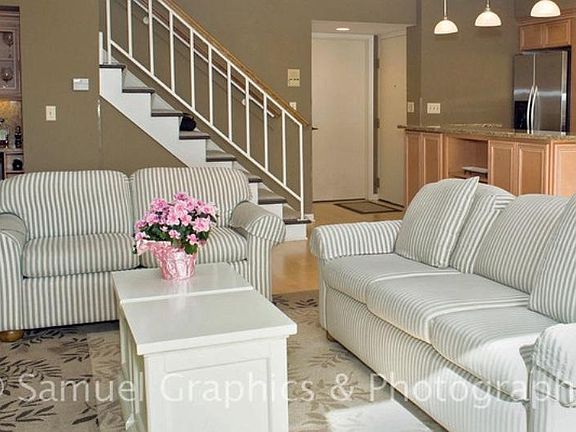 3rd image of 1070 S Lake Shore Dr #6-A2