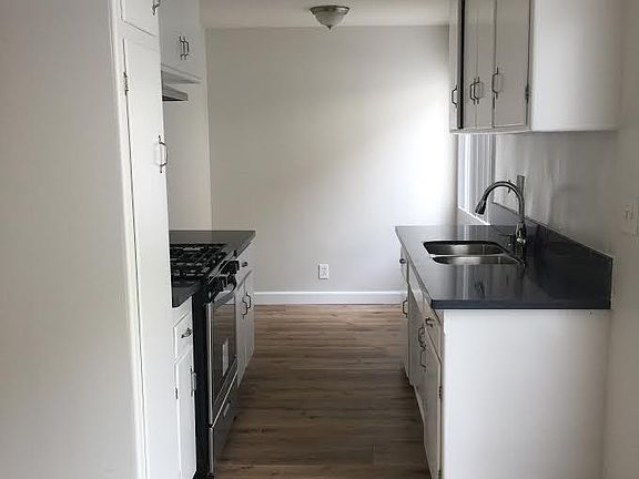 3rd image of 7343 Woodley Ave APT 2