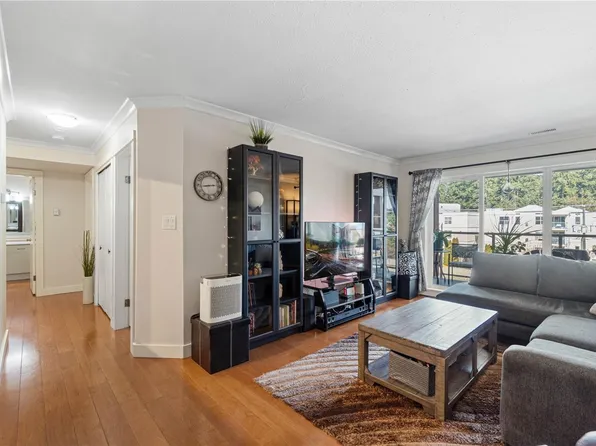 4701 Uplands Dr #409, Nanaimo, BC V9T 5Y2