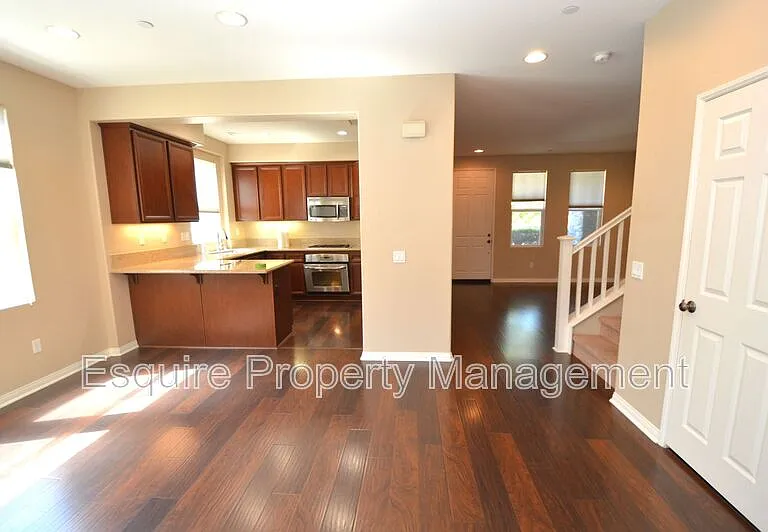3246 N Ventura Rd — Photo 7