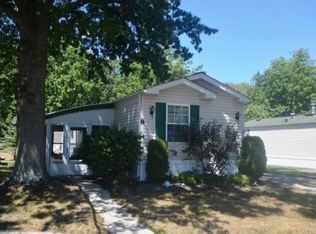 8 Carrie Ln #8, Olmsted Falls, OH 44138