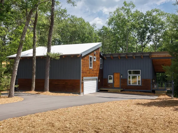 2279 Arbutus Ridge Dr, Traverse City, MI 49696