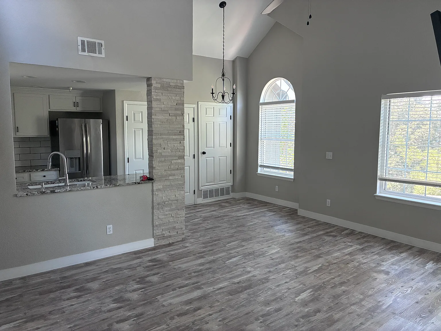 2 bed, 1230 sqft, $2,300 — Photo 3