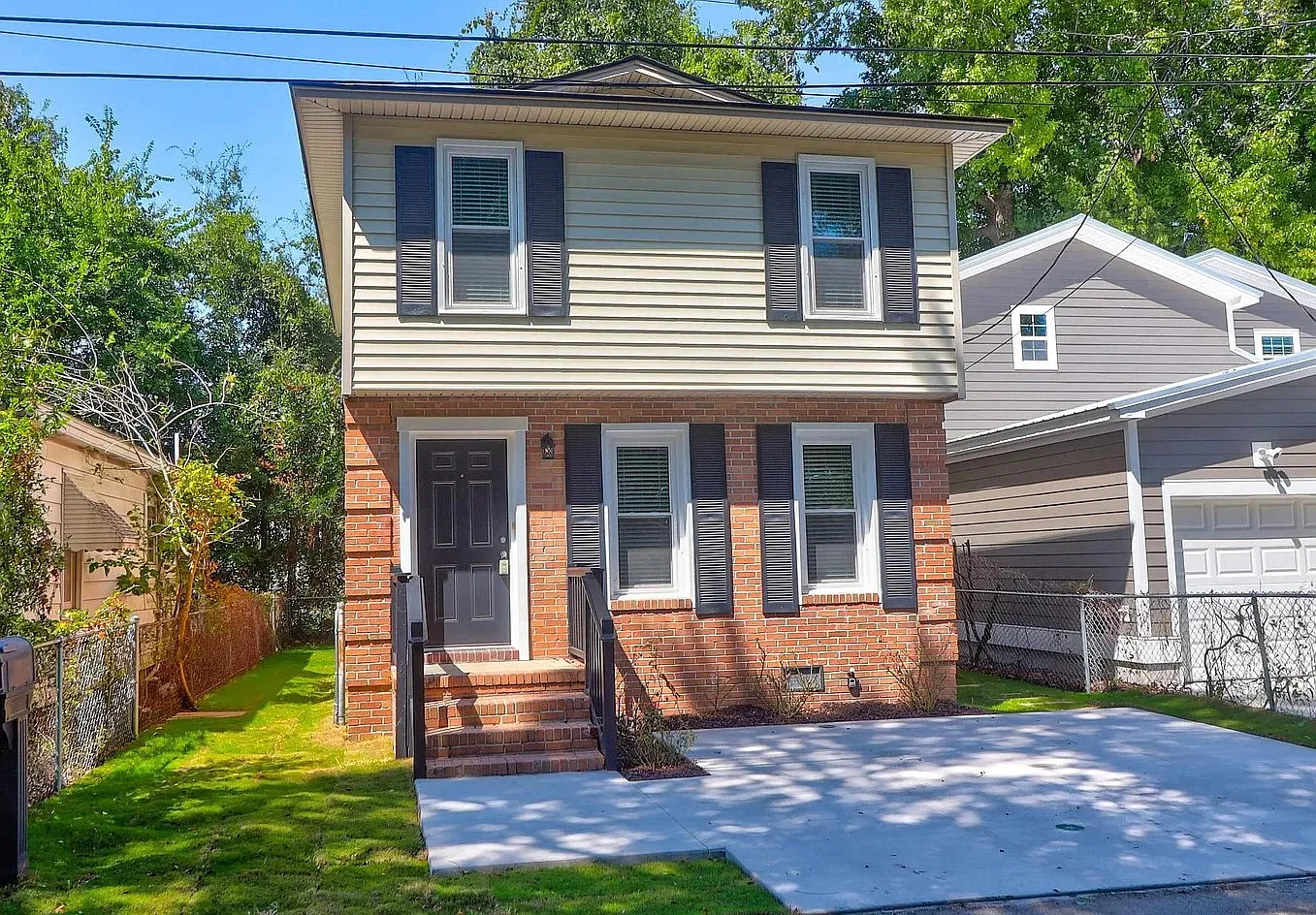 4 bed, 1.5 bath, 1042 sqft, $4,100 — Photo 1