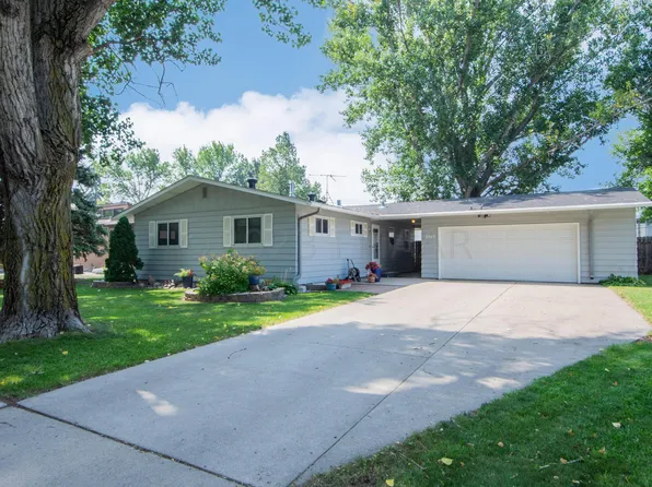 2913 12th St S, Fargo, ND 58103