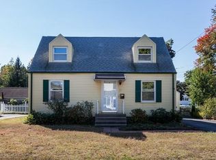 13 Campechi St, Springfield, MA 01104