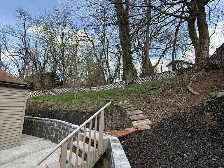 424 Collins Dr — Photo 22