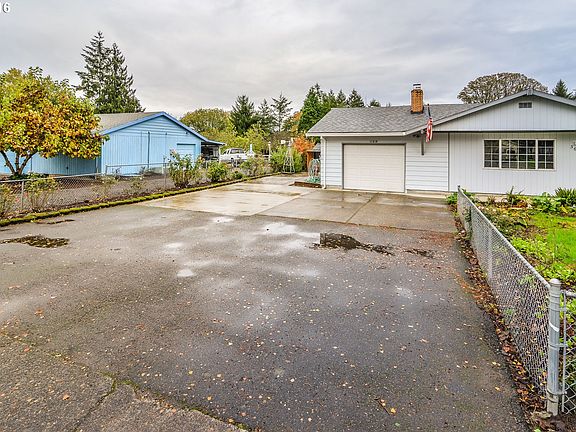 2nd image of 366 NE 37th Ave