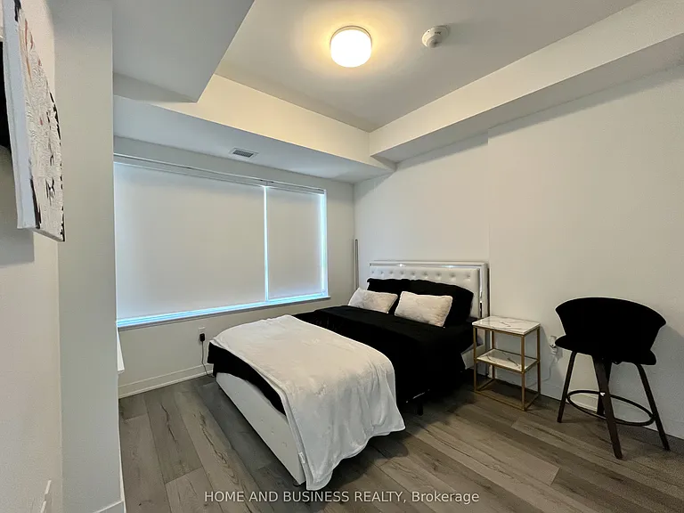 395 Dundas St W #816 — Photo 11