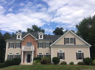 10 Sterling Ridge Ct, Cheshire, CT 06410