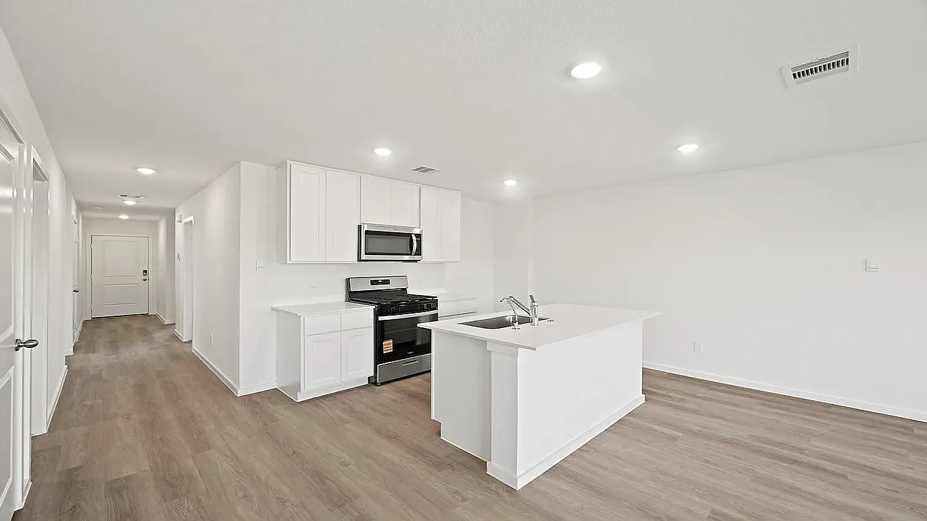 4 bed, 1476 sqft, $2,200 — Photo 2