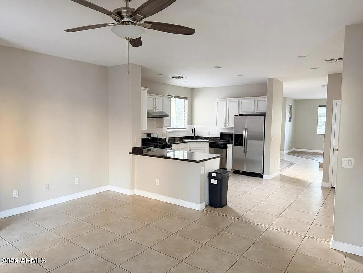 4 bed, 2.5 bath, 2356 sqft, $2,599 — Photo 2