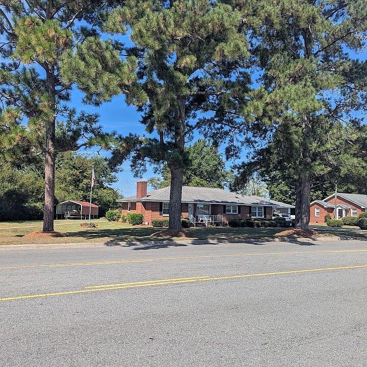 1st image of 411 Main Street