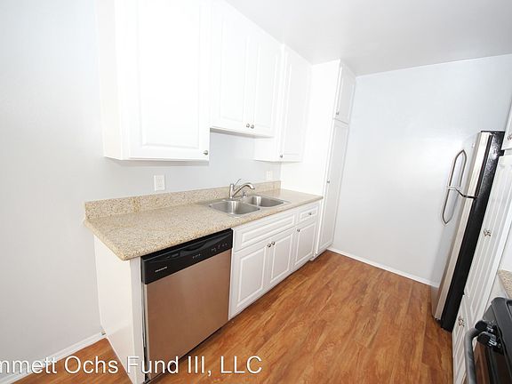 5th image of 11621 Ohio Ave APT 6