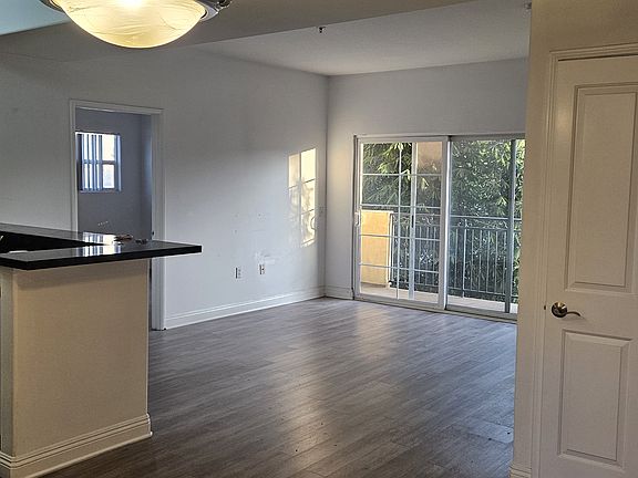 4th image of 11156 Morrison St APT 205