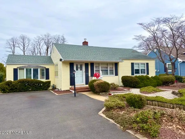 17 Crestview Drive, Middletown, NJ 07748