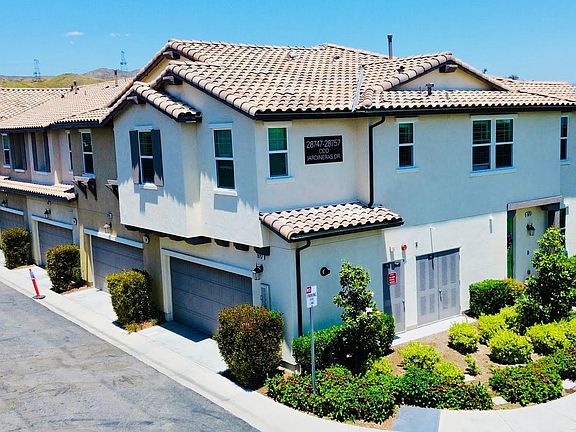 3rd image of 28747 Jardineras Dr