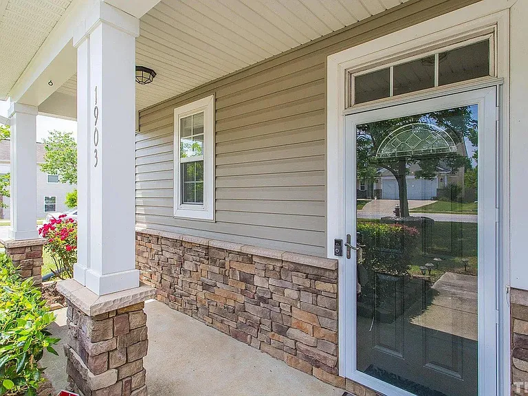 Front porch that's covered from rain or other elements
