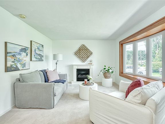 3rd image of 4408 Cream Ridge Rd