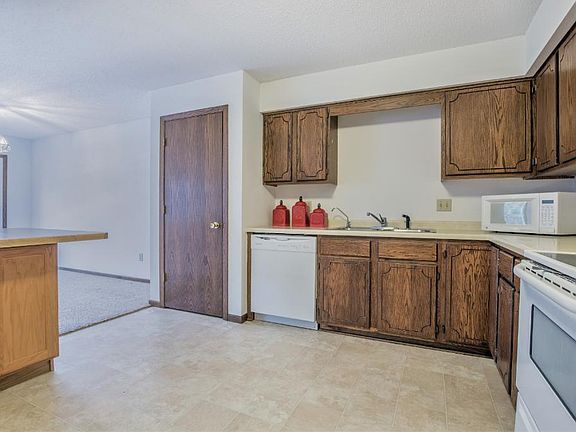 5th image of 4827 Orchid Ln N