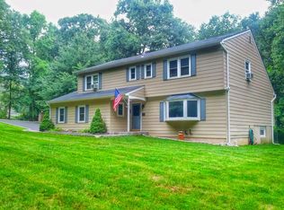 2 Tina Dr, Mahopac, NY 10541