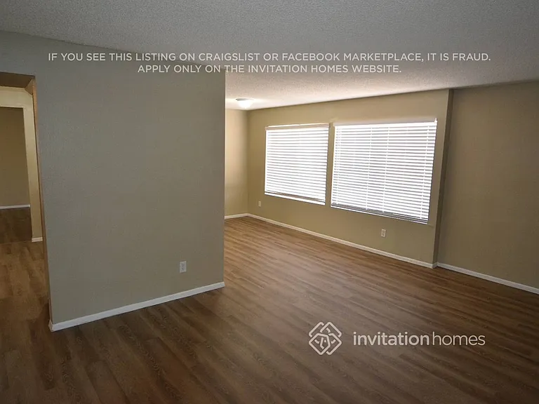 2301 W Waltann Ln — Photo 4