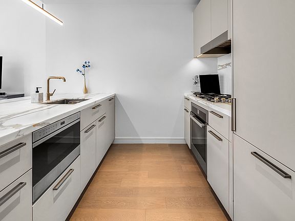 5th image of 305 E 51st St #14C