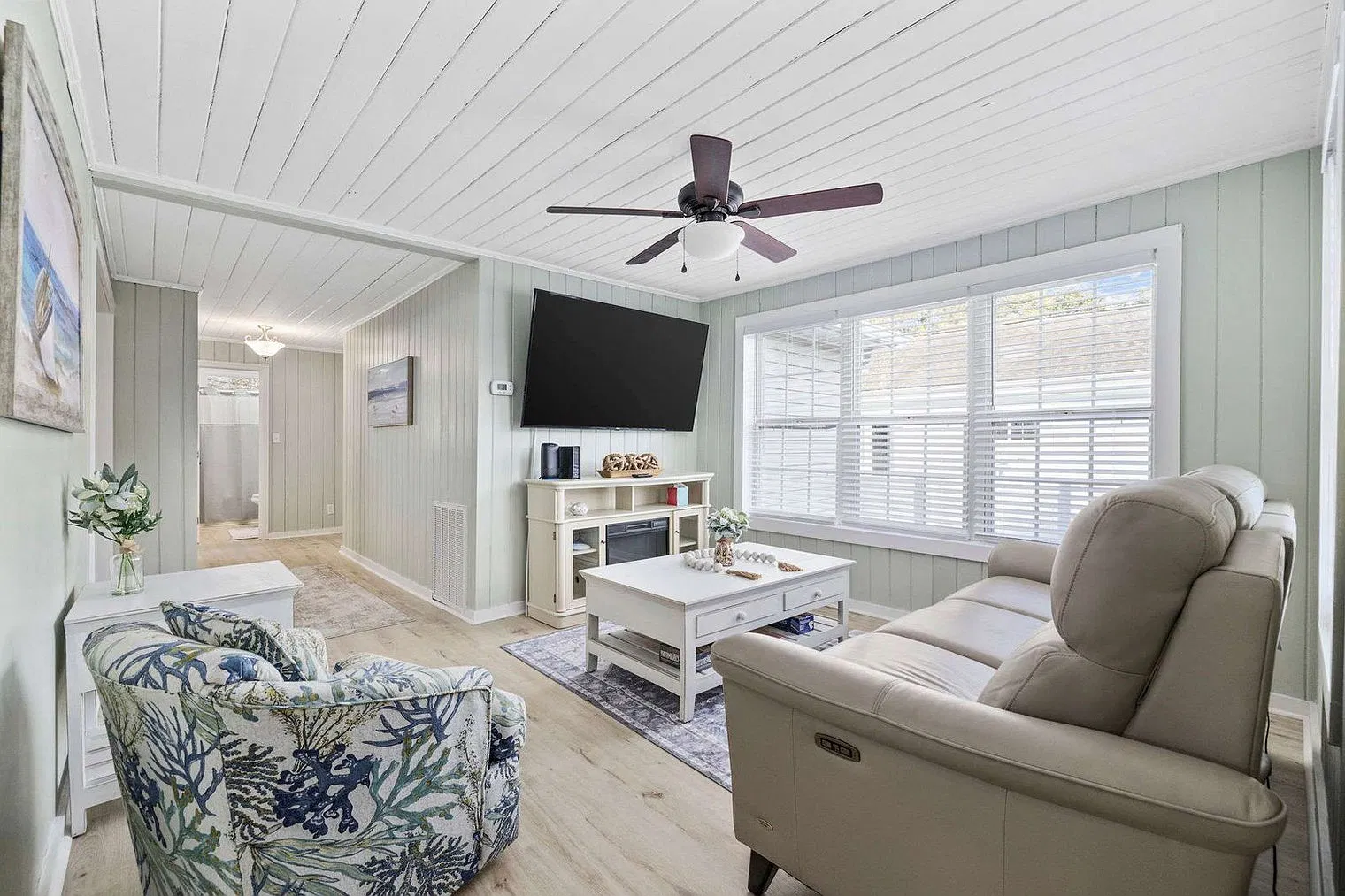 3 bed, 2.0 bath, 1194 sqft, $3,040 — Photo 3