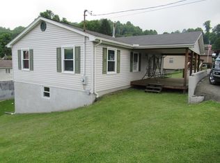 298 West St, Sophia, WV 25921