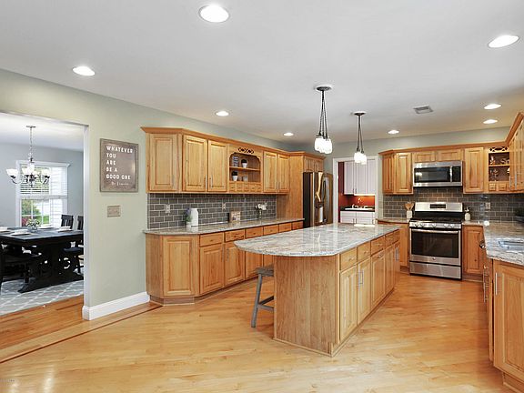 3rd image of 709 Joseph Ave