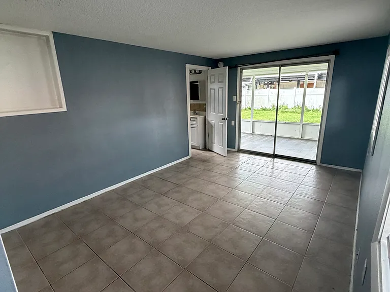 2219 E Annie St — Photo 8