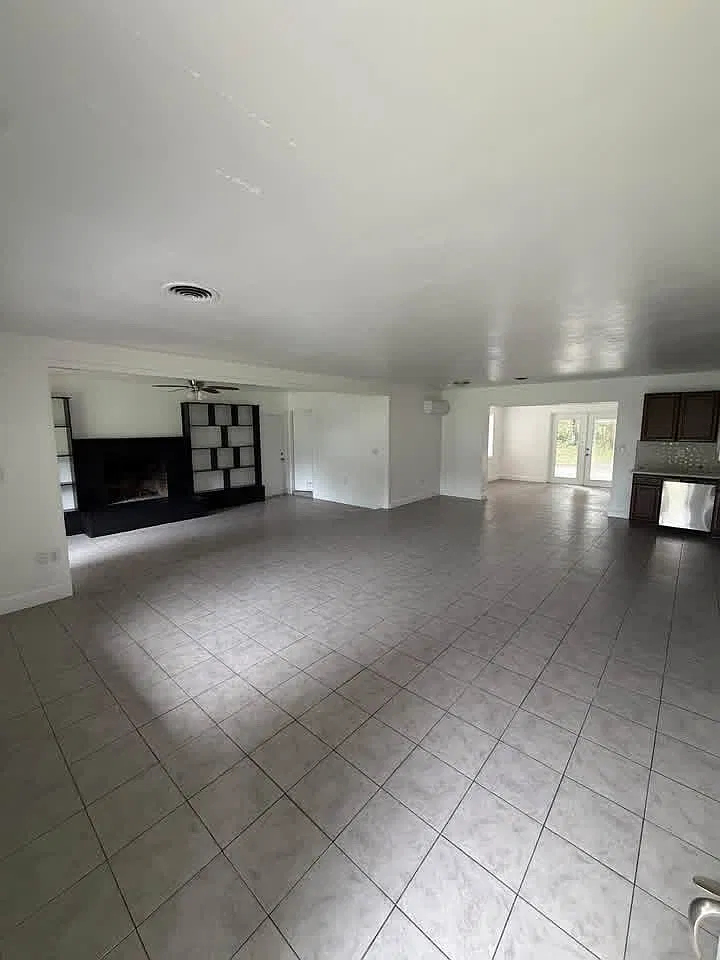 1493 W Beresford Ave — Photo 2