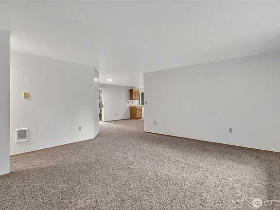3rd image of 13110 138th Avenue NW