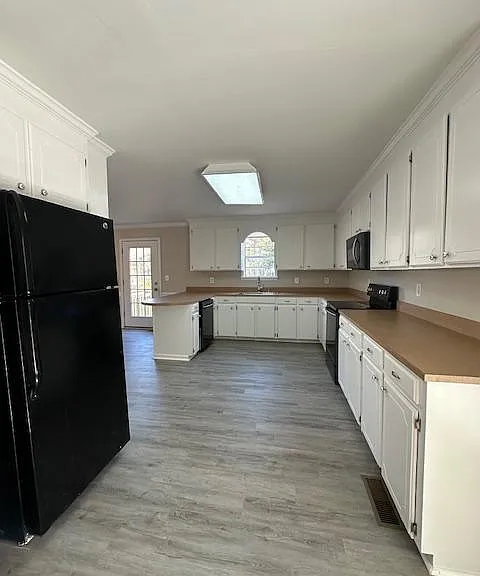 1209 Lawhorn Rd — Photo 12