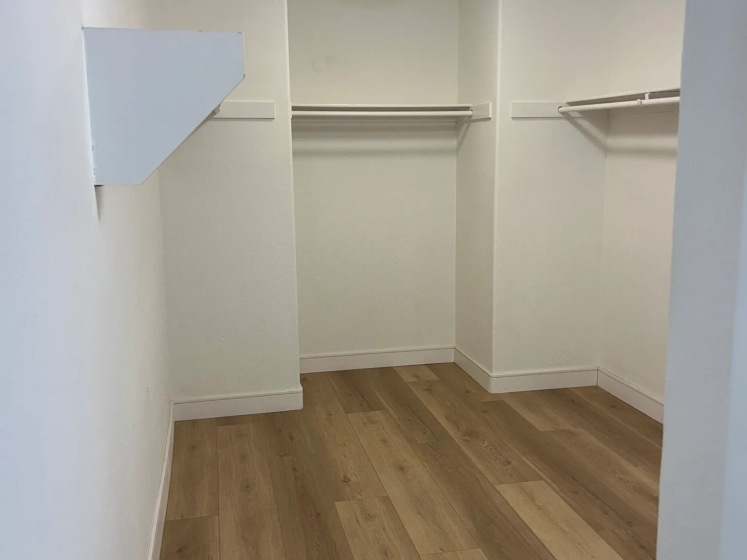 4 bed, 2025 sqft, $3,300 — Photo 3