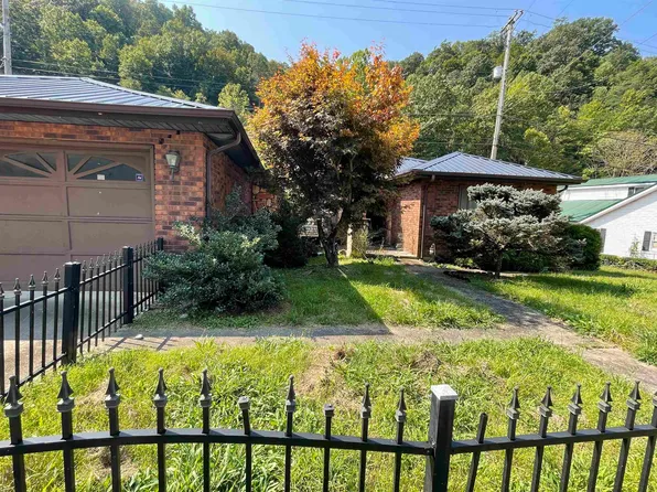 3232 Blacklog Rd, Inez, KY 41224