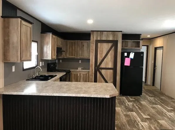 2300 Ward Bend Rd Trlr 148, Sealy, TX 77474