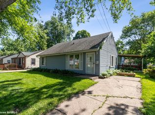 1005 69th St, Windsor Heights, IA 50324
