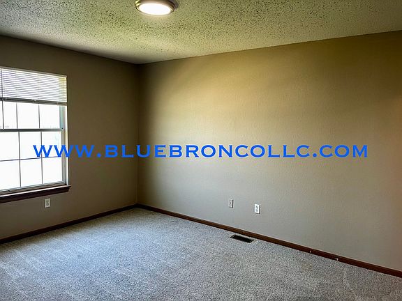 5th image of 615 Willow Ln APT A