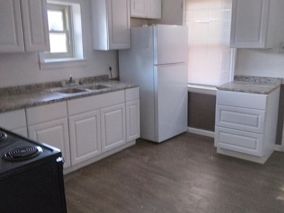 3rd image of 8803 Orchard Ave