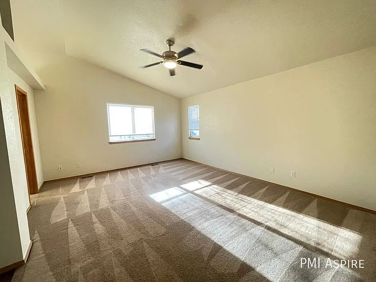 10501 Dresden St — Photo 10