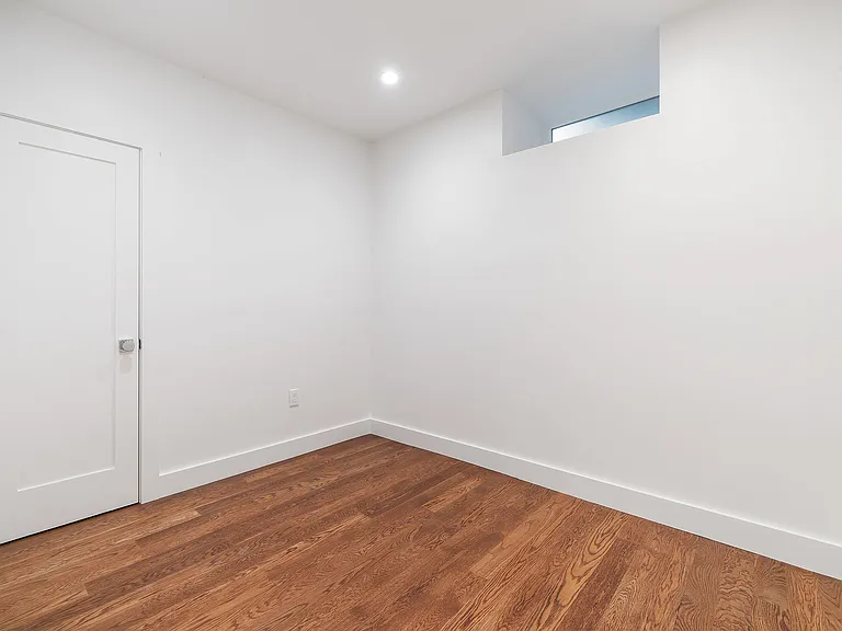 547 Union St — Photo 12