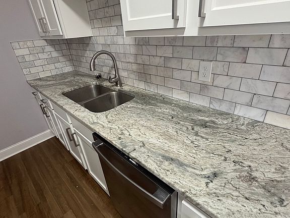3rd image of 713 E Maple St #3