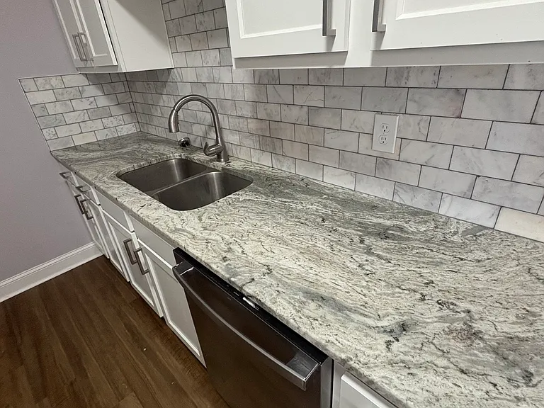 713 E Maple St #3 — Photo 3