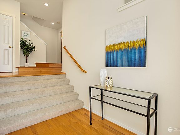 3rd image of 1601 NE Katsura Street #804