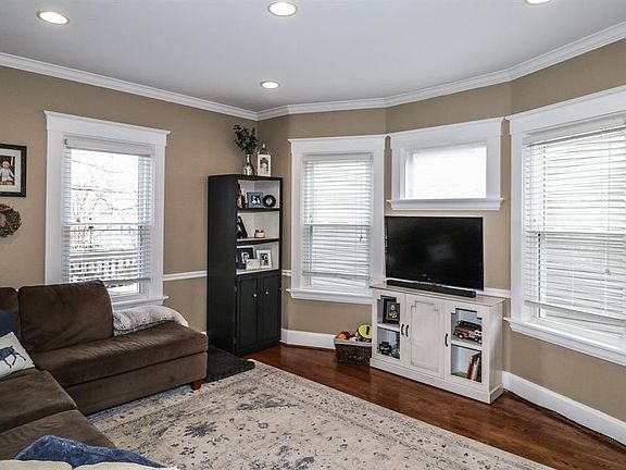 4th image of 2746 Willard Ave
