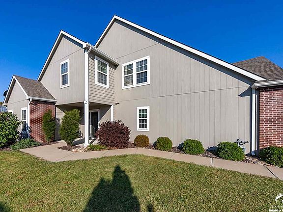 5th image of 2359 Surrey Dr