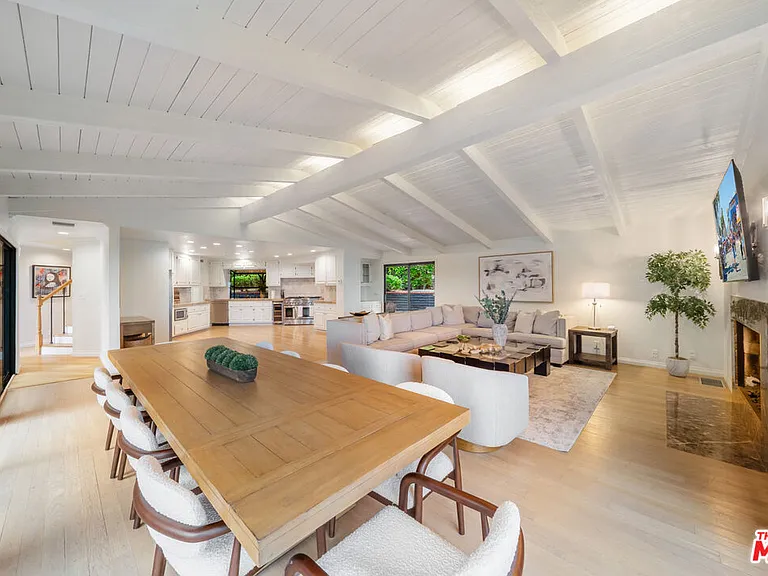 9305 Beverly Crest Dr — Photo 18