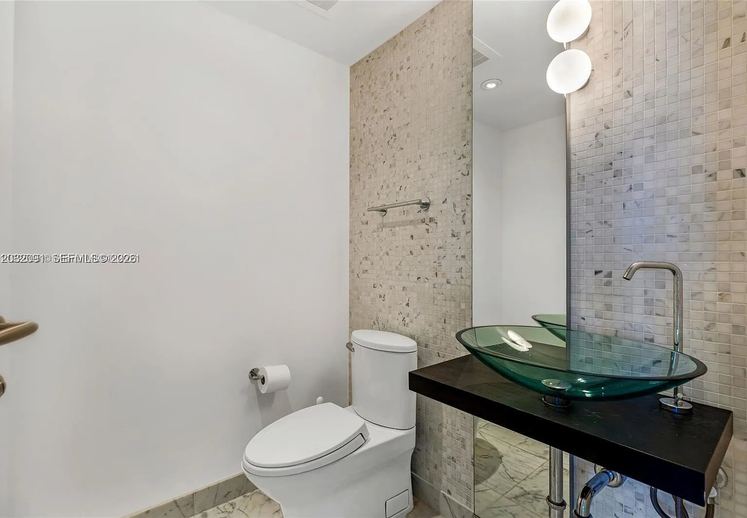 Epic West Condo — Photo 4